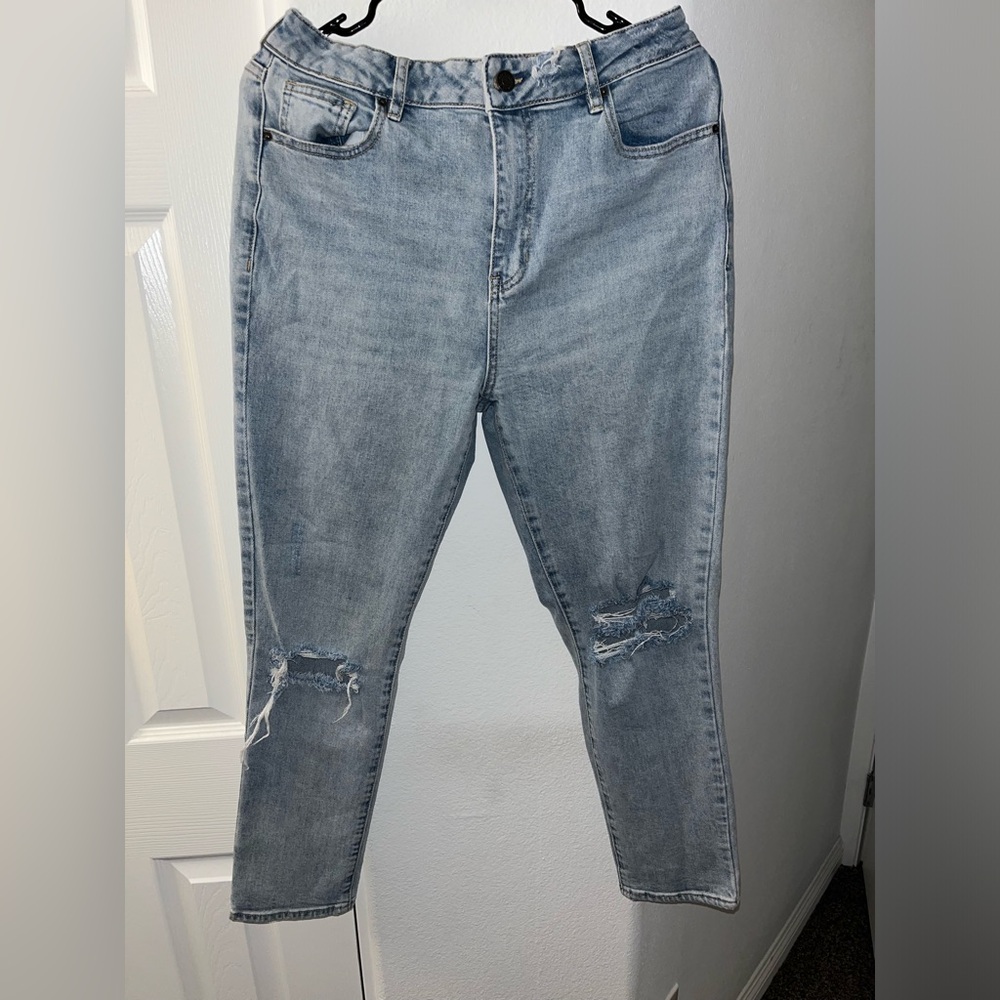 PacSun Distressed Mom Jeans | Light Wash | Size 30